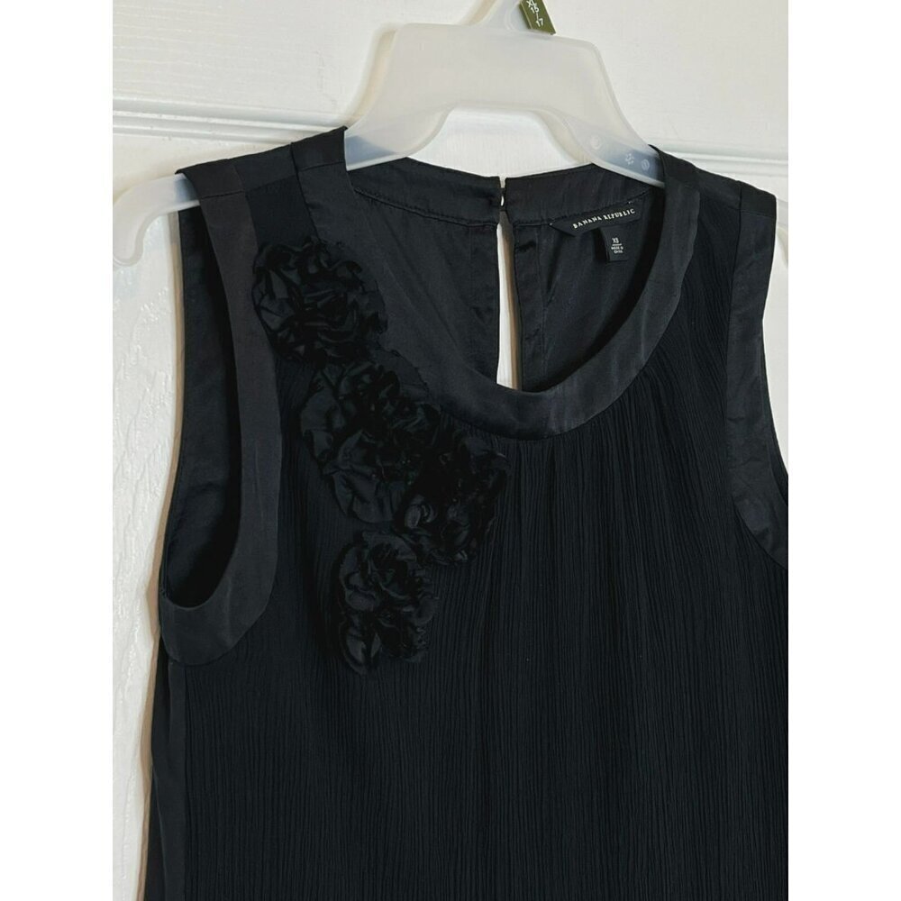 Banana Republic Silk Top w Flowers sz XS Goth Whimsigoth Career Quiet Luxury